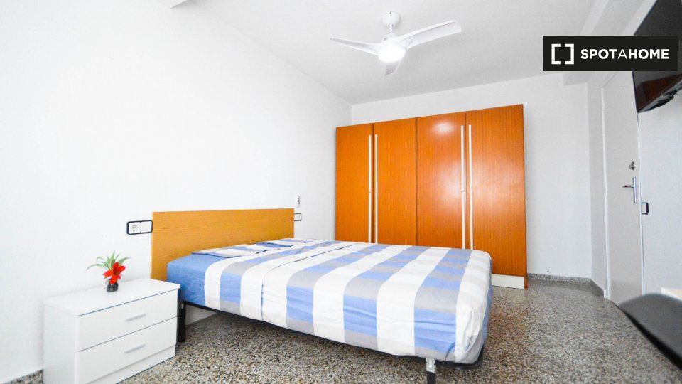 Apartment Valencia, 4 beds, 90m² — photo 9