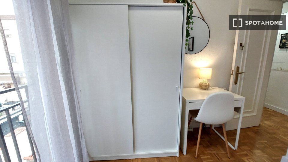 Double room Madrid, 4 beds, 61m² — photo 19