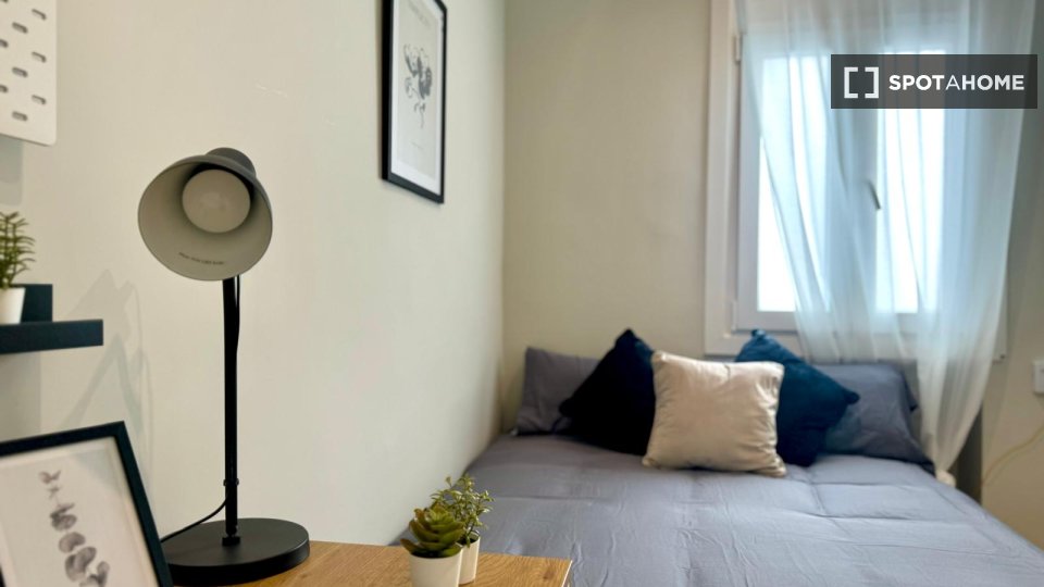 Double room Madrid, 8 beds, 139m² — photo 12