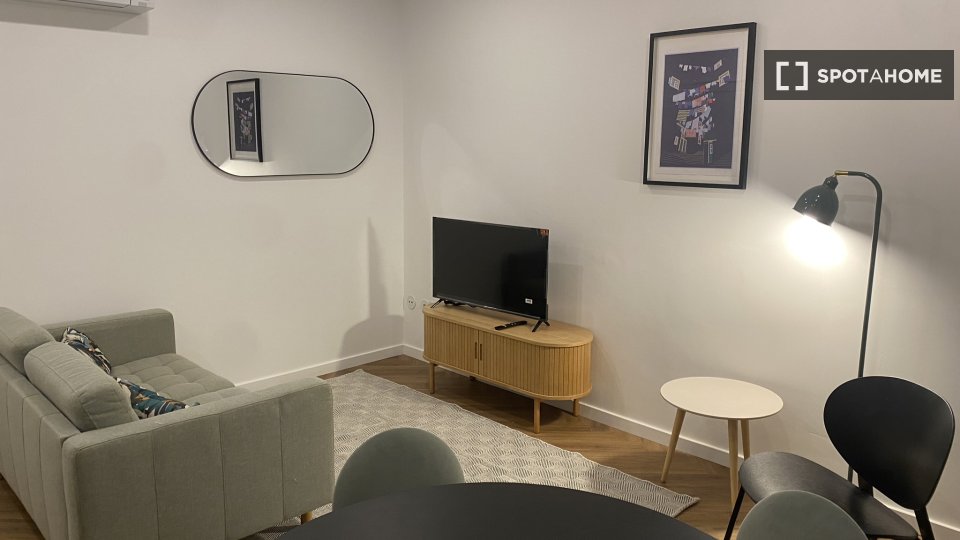 Apartment Lisbon, 2 beds, 70m² — photo 13