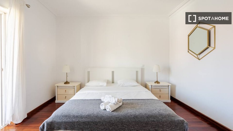 Double room Lisbon, 5 beds — photo 13