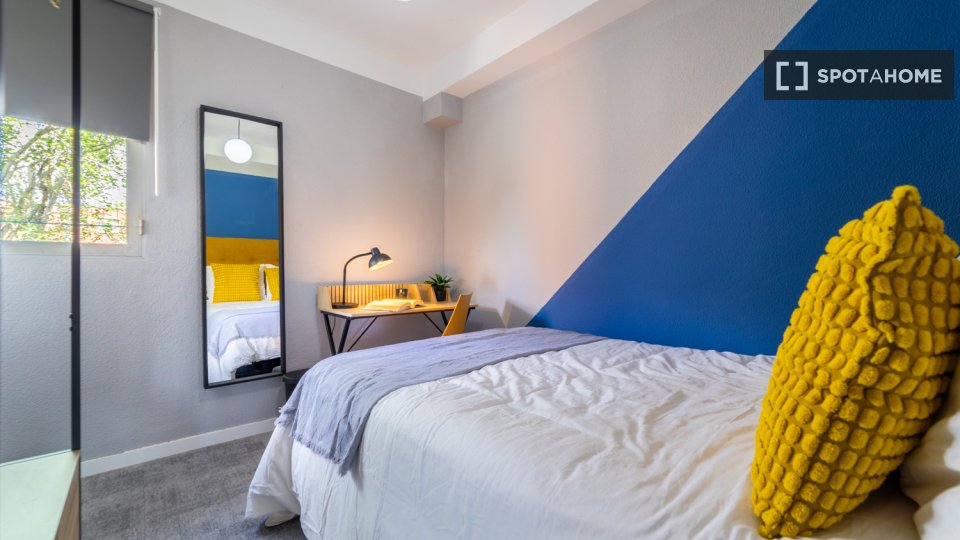 Double room Madrid, 6 beds, 67m² — photo 5