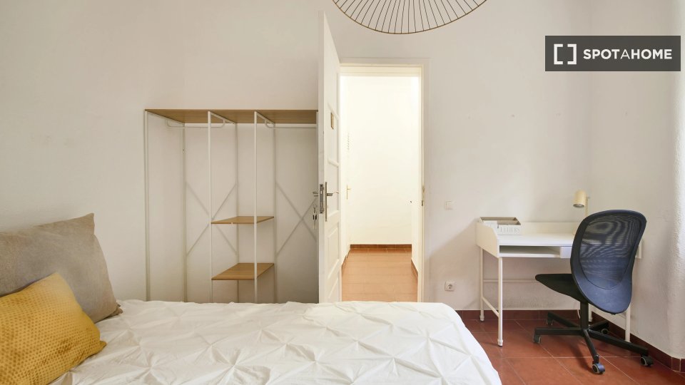 Double room Lisbon, 4 beds — photo 13