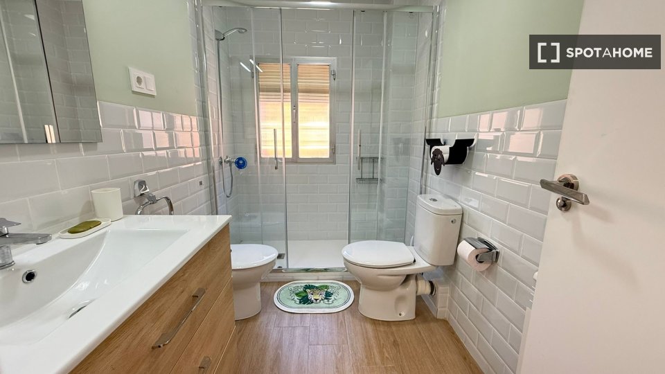 Double room Madrid, 4 beds — photo 10