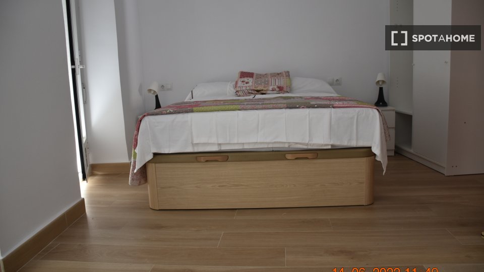 Apartment Malaga, 4 beds, 157m² — photo 2