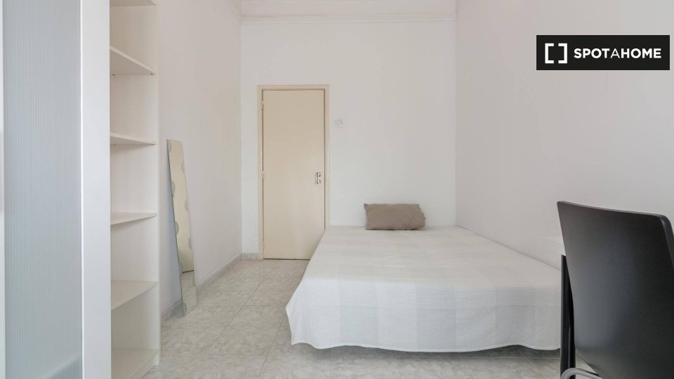 Double room Lisbon, 9 beds — photo 1
