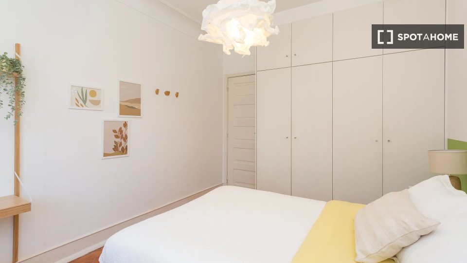 Double room Lisbon, 6 beds — photo 12