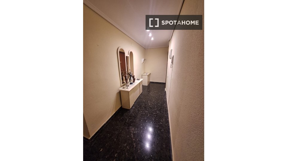Double room Valencia, 5 beds, 110m² — photo 16