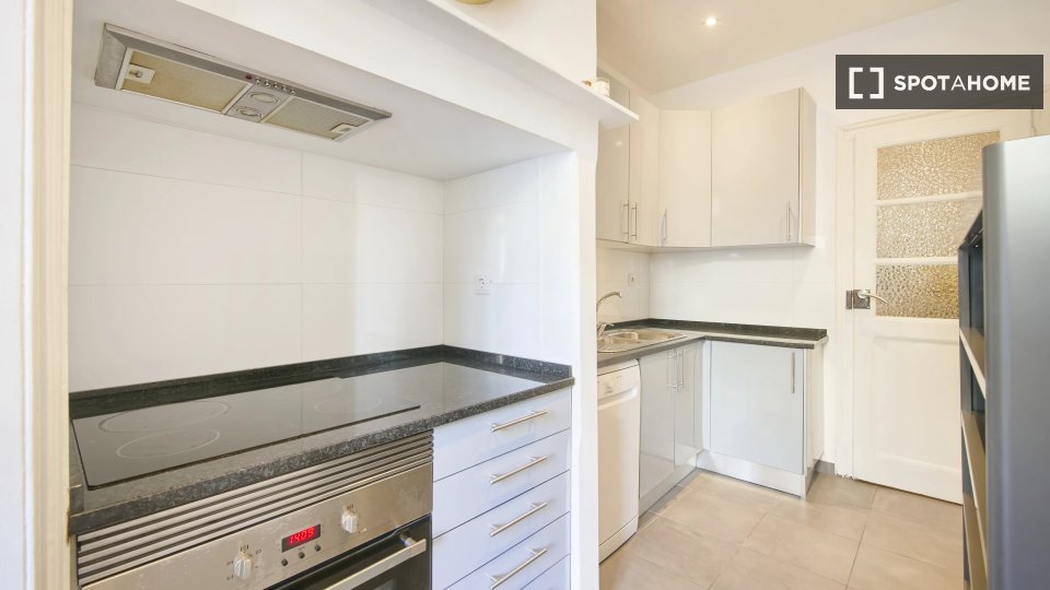 Double room Lisbon, 5 beds — photo 18