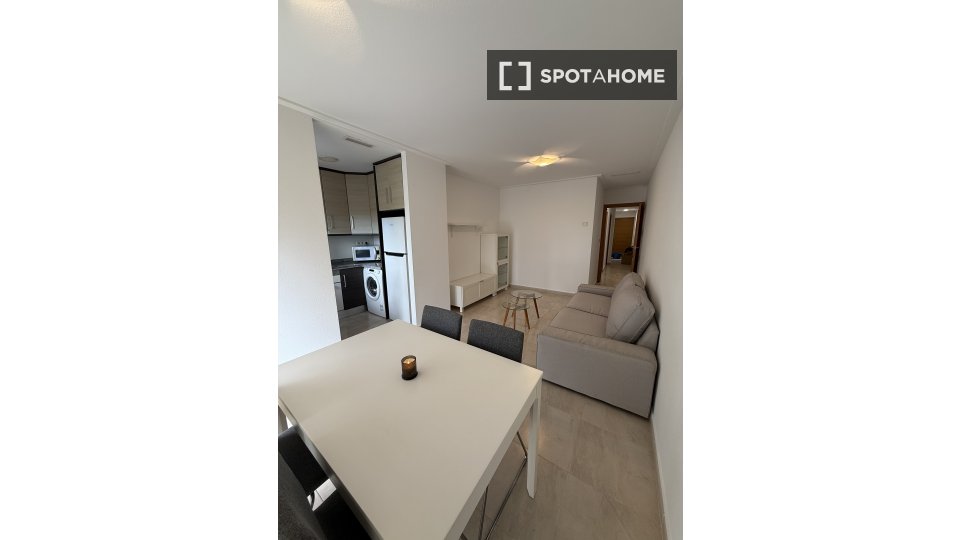 Piso de 2 dormitorios en alquiler en Elche, Alicante.