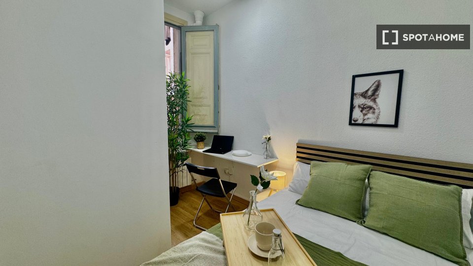 Habitación en piso compartido de 6 camas en alquiler, Trafalgar.