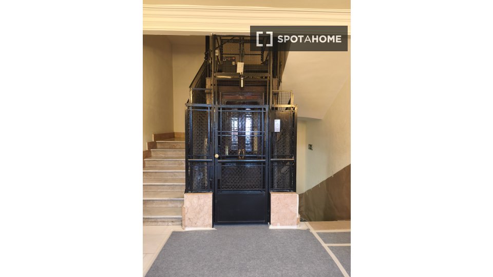 Double room Madrid, 7 beds, 132m² — photo 19