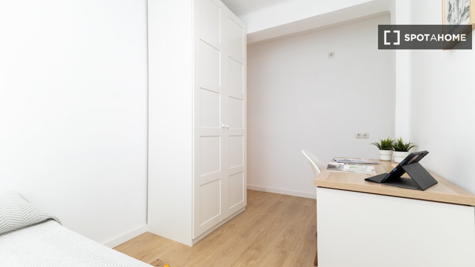 Double room Valencia, 5 beds, 90m² — photo 7