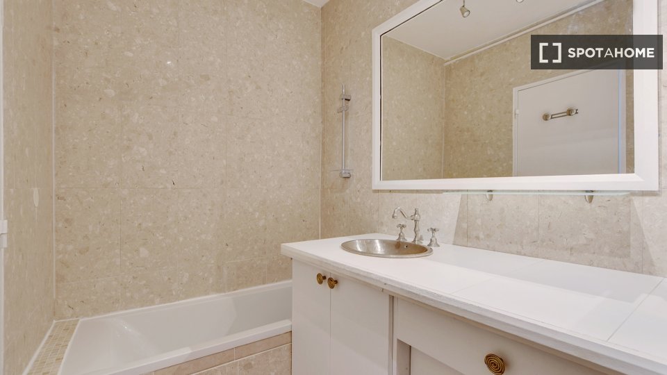 Apartment Paris, 1 bed, 39m² — photo 2