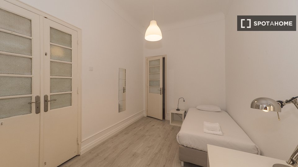 Double room Lisbon, 11 beds — photo 8