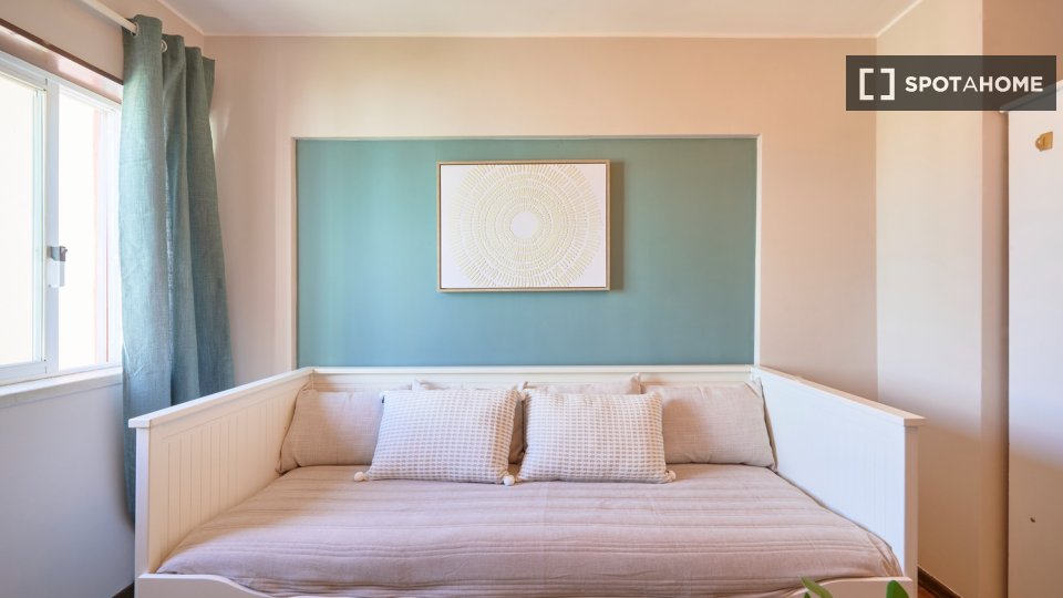 Double room Lisbon, 5 beds — photo 5