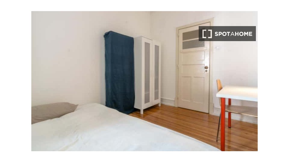Double room Lisbon, 7 beds — photo 42