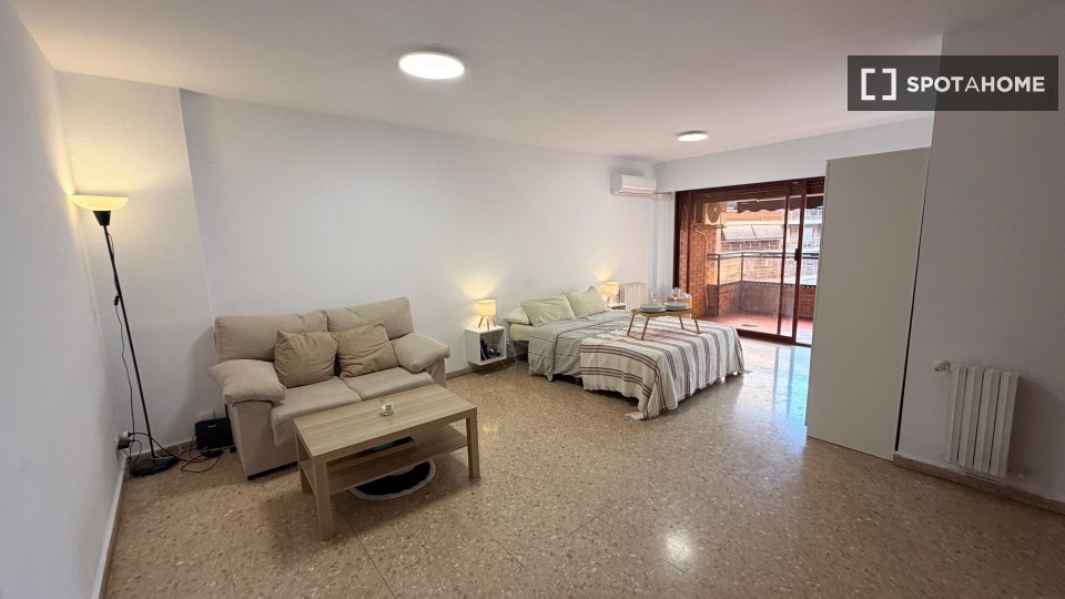 Double room Valencia, 5 beds, 150m² — photo 6