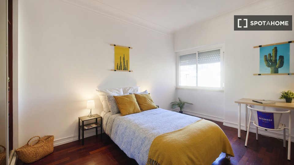 Double room Lisbon, 5 beds — photo 10