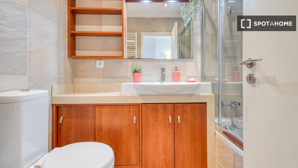 Double room Porto, 3 beds, 149m² — photo 14