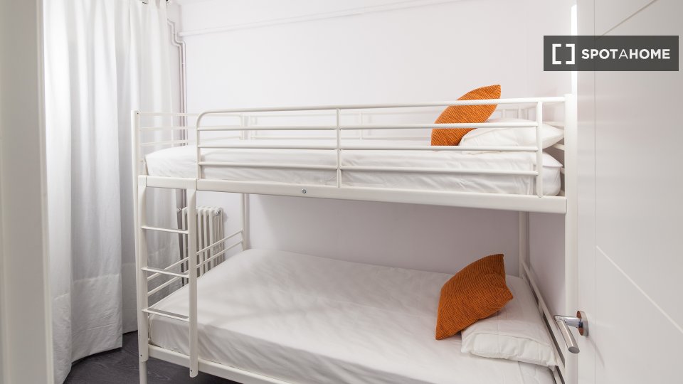 Apartment Barcelona, 4 beds, 100m² — photo 4