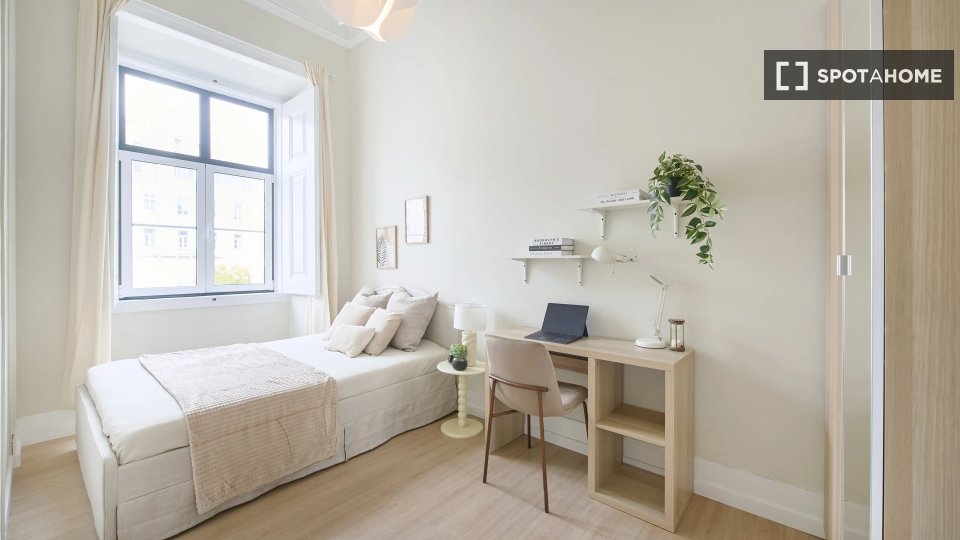 Double room Lisbon, 9 beds — photo 11