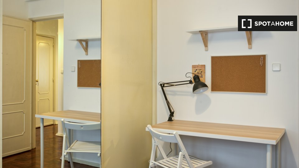 Double room Lisbon, 5 beds — photo 4