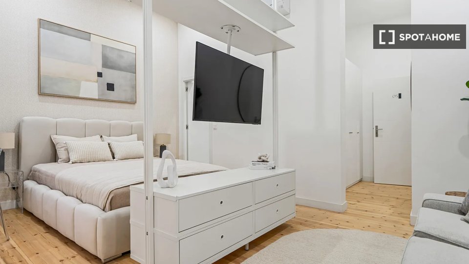 Double room Lisbon, 6 beds — photo 11