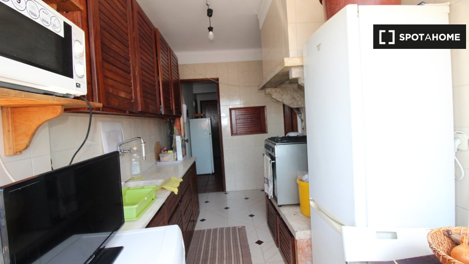 Double room Lisbon, 3 beds, 120m² — photo 10