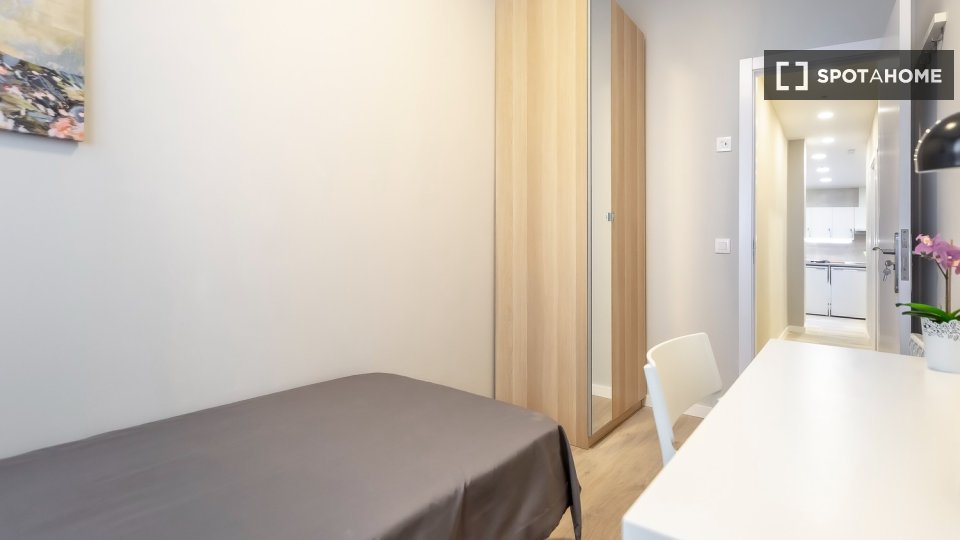 Habitación doble Madrid, 14 habitaciones — foto 3