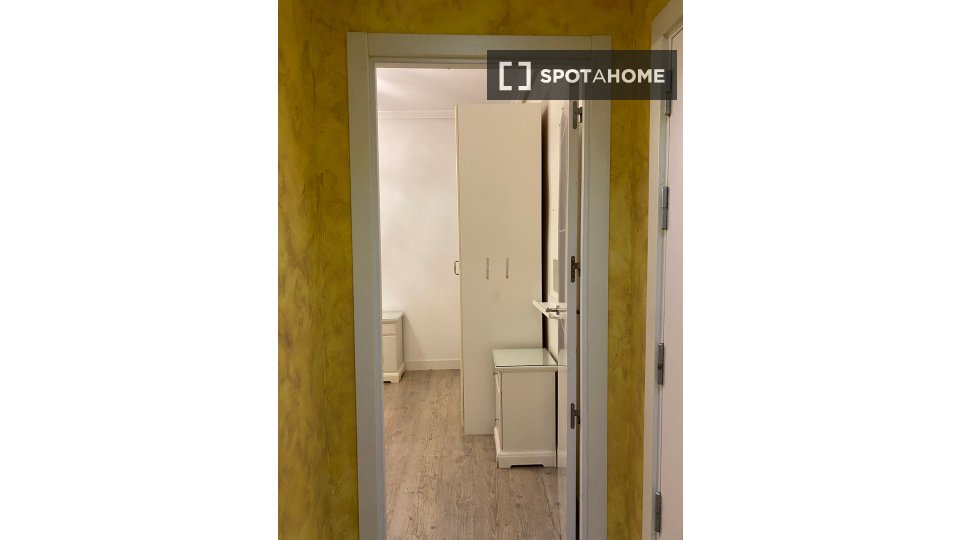 Double room Madrid, 2 beds — photo 4