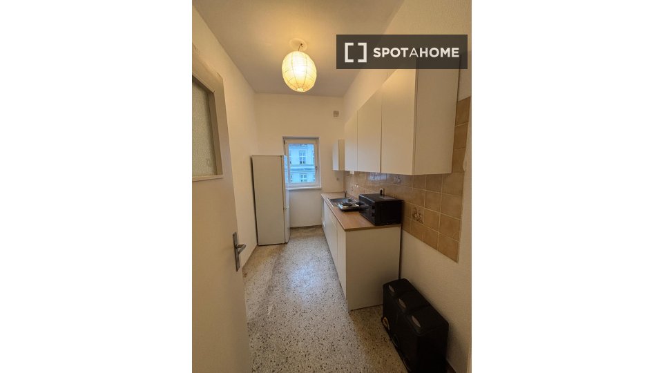 Double room Berlin, 4 beds, 75m² — photo 9