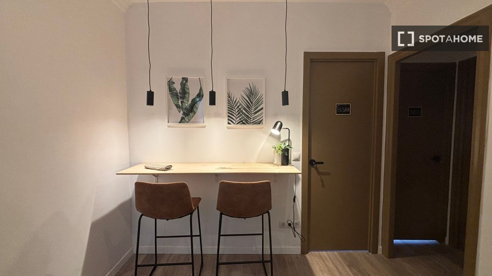 Double room Barcelona, 4 beds, 85m² — photo 11
