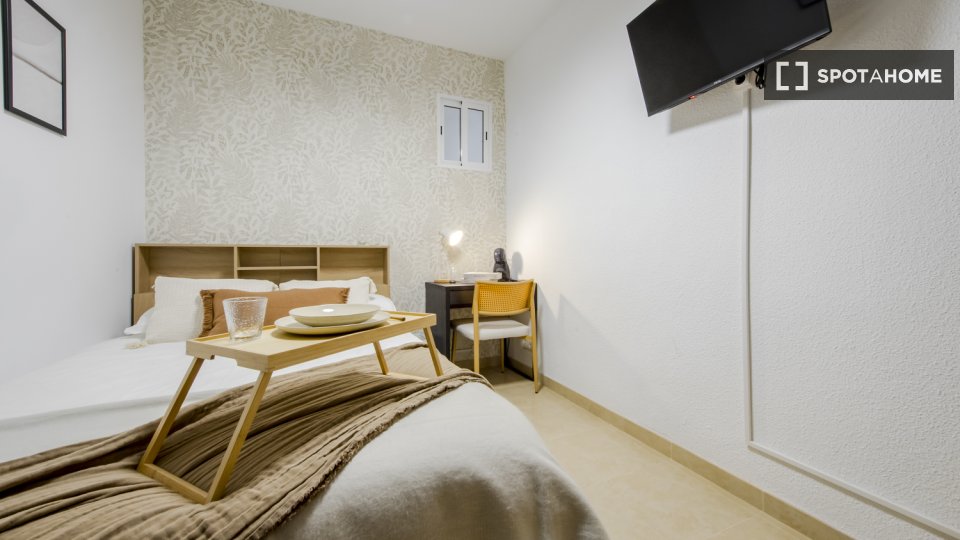 Double room Madrid, 7 beds, 113m² — photo 2