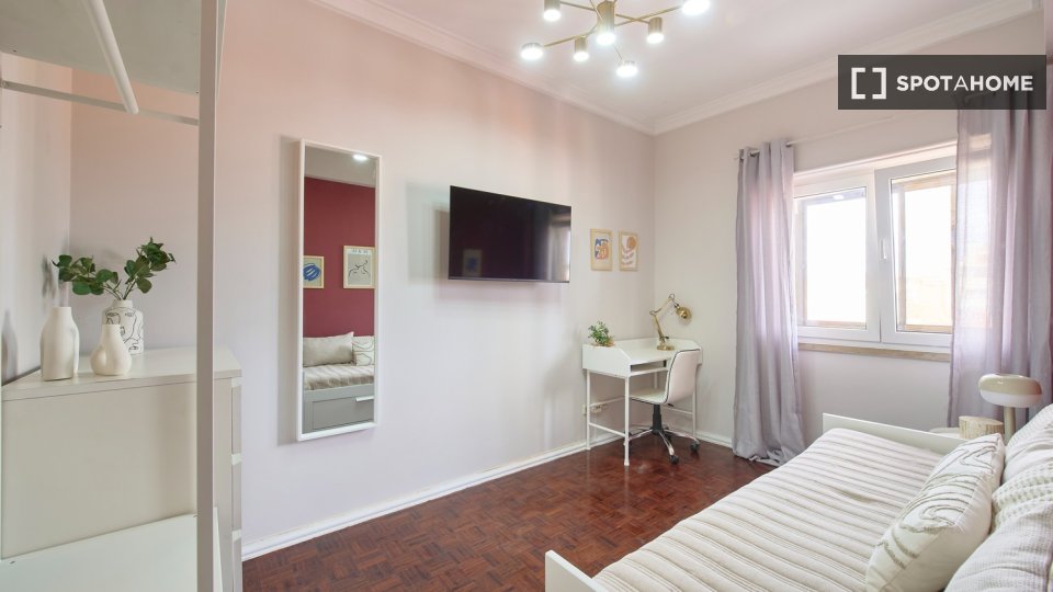 Double room Lisbon, 4 beds — photo 29