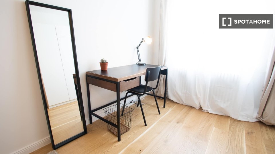 Double room Berlin, 4 beds, 107m² — photo 18