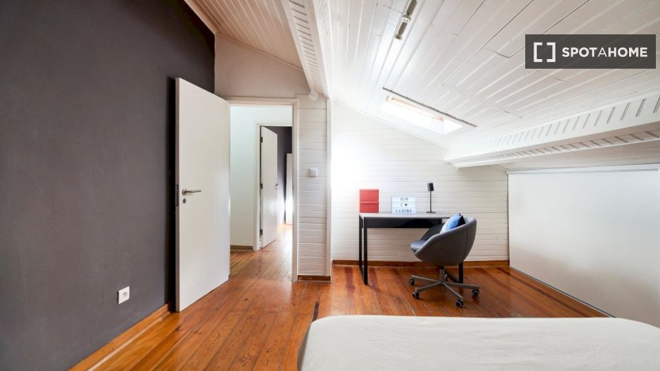 Double room Lisbon, 6 beds — photo 12