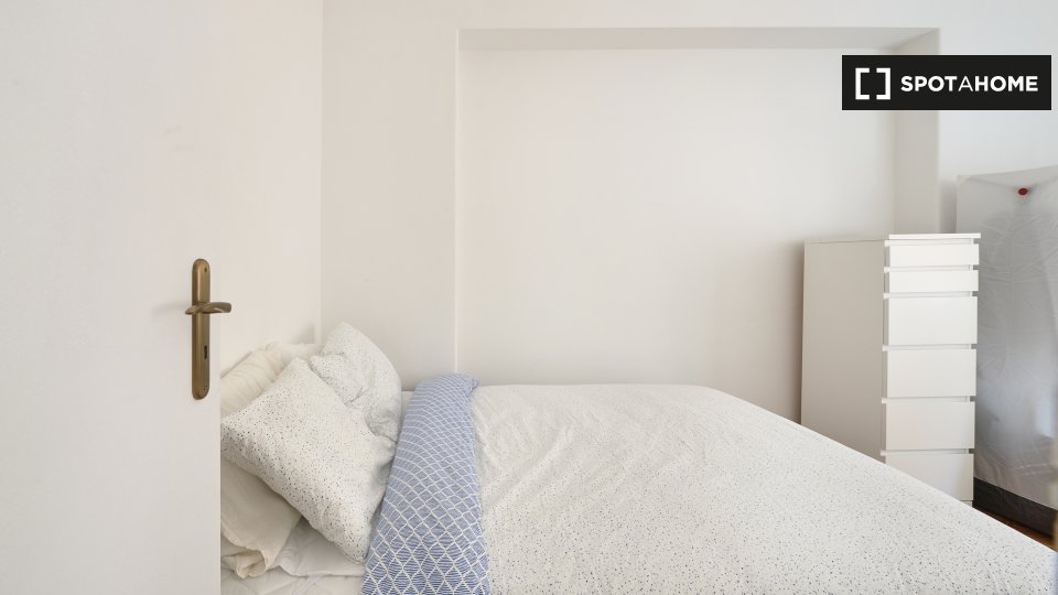 Double room Lisbon, 9 beds — photo 1