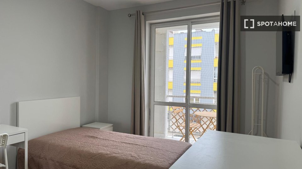 Double room Lisbon, 14 beds — photo 18