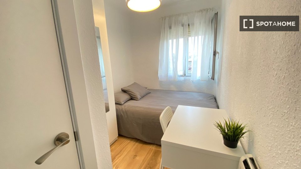 Double room Madrid, 5 beds — photo 13