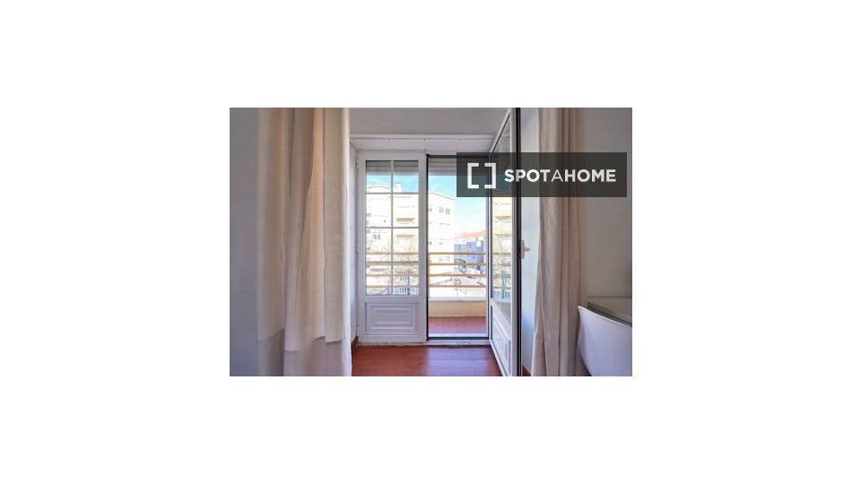 Double room Lisbon, 6 beds — photo 7