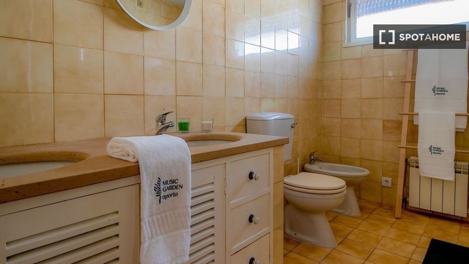 Double room Porto, 10 beds, 500m² — photo 2
