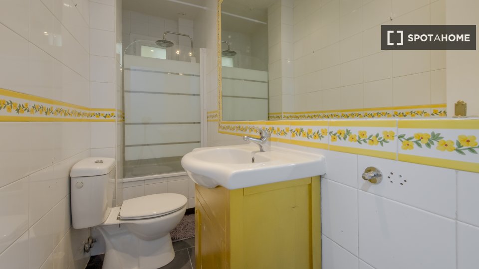 Double room Madrid, 8 beds, 200m² — photo 14