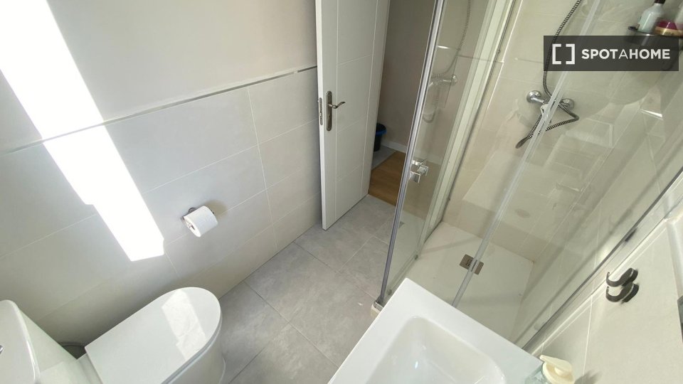 Double room Madrid, 5 beds — photo 21
