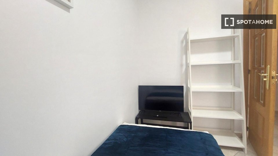 Double room Madrid, 4 beds, 95m² — photo 28
