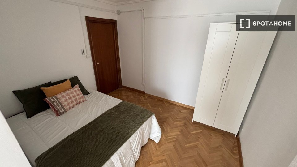 Double room Madrid, 9 beds, 200m² — photo 9