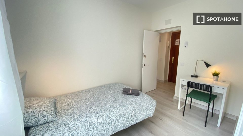 Double room Madrid, 4 beds — photo 2