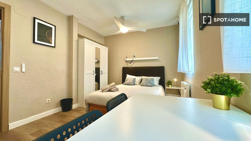 Double room Madrid, 3 beds — photo 2