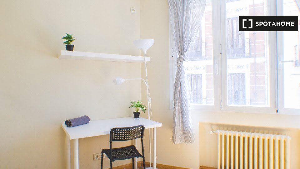Double room Madrid, 6 beds, 140m² — photo 2