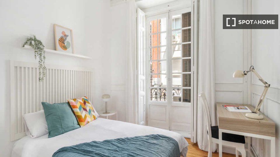 Double room Madrid, 7 beds — photo 30